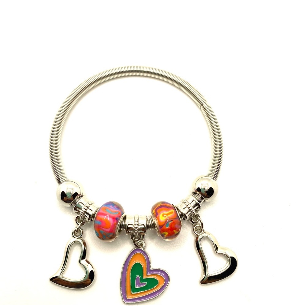 Bracelet Hearts on Wire in silver tone.
